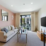 Beautiful Studio In The Viaduct With Free Carpark!